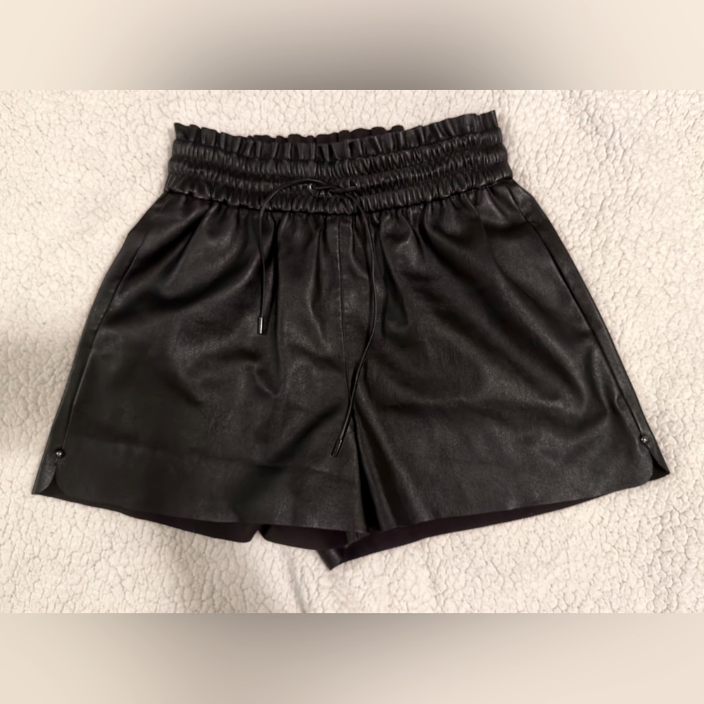 ZARA High-Waisted faux leather shorts in Black